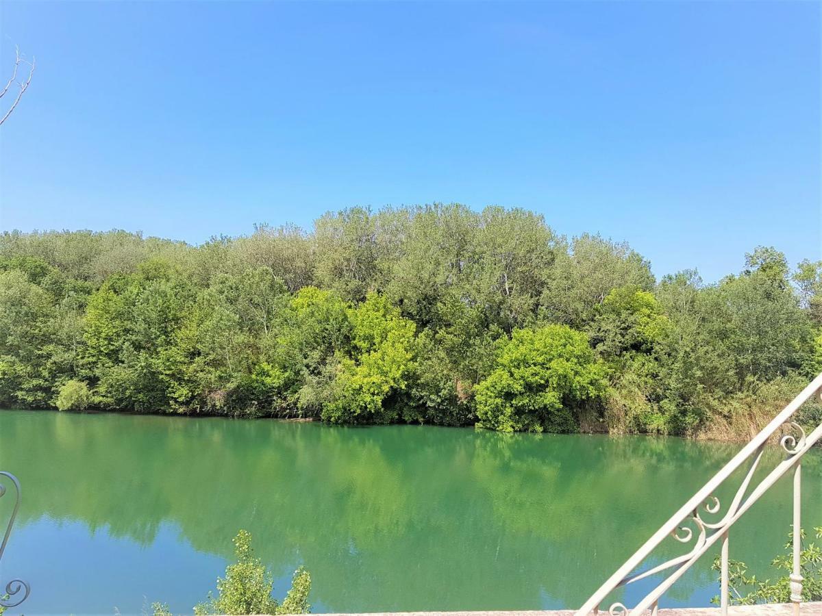 Gite Face A La Riviere -Proche Du Pont Du Gard- Montfrin ภายนอก รูปภาพ