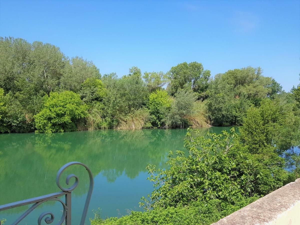 Gite Face A La Riviere -Proche Du Pont Du Gard- Montfrin ภายนอก รูปภาพ